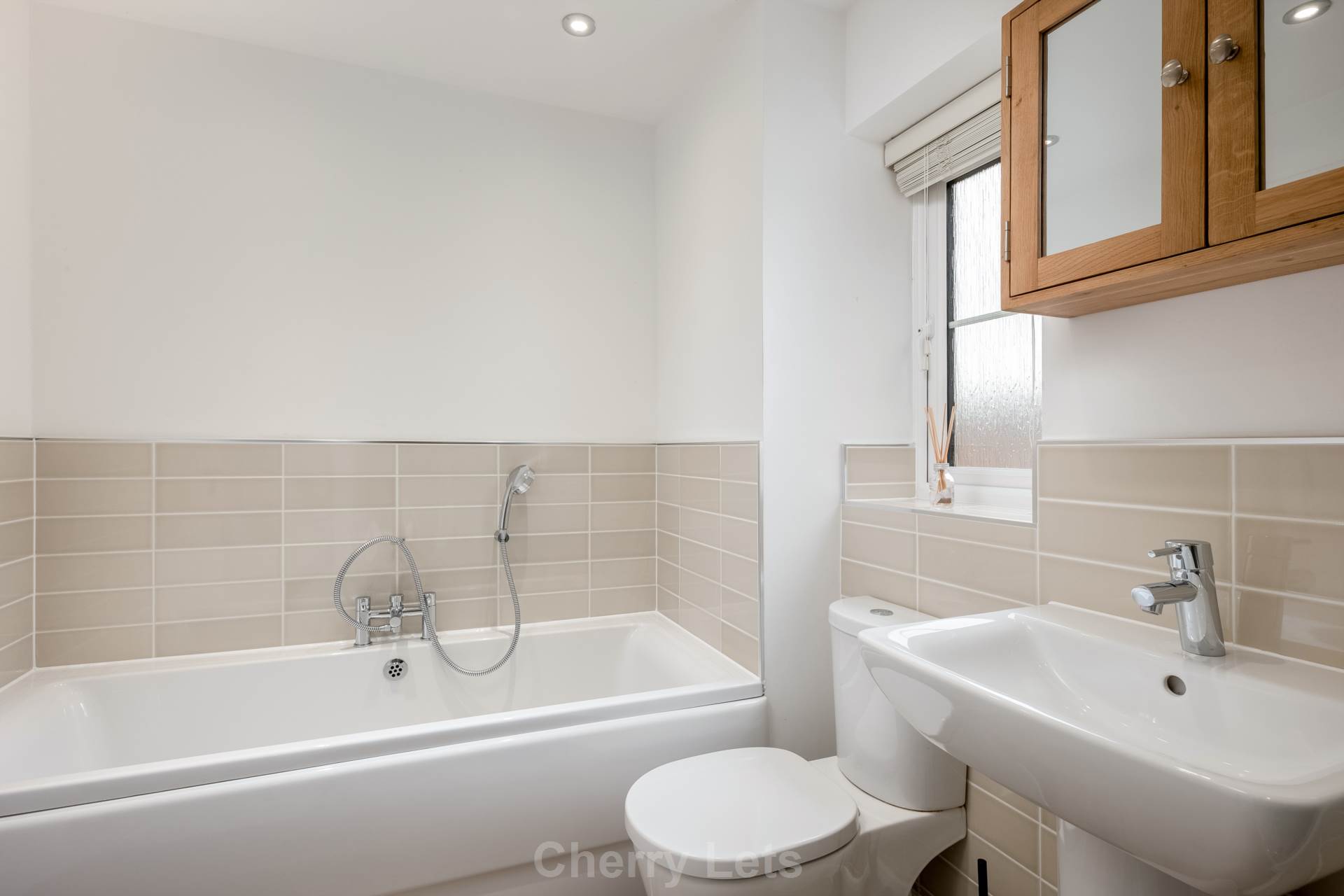 4 bed detached house to rent in The Robins, Banbury  - Property Image 12
