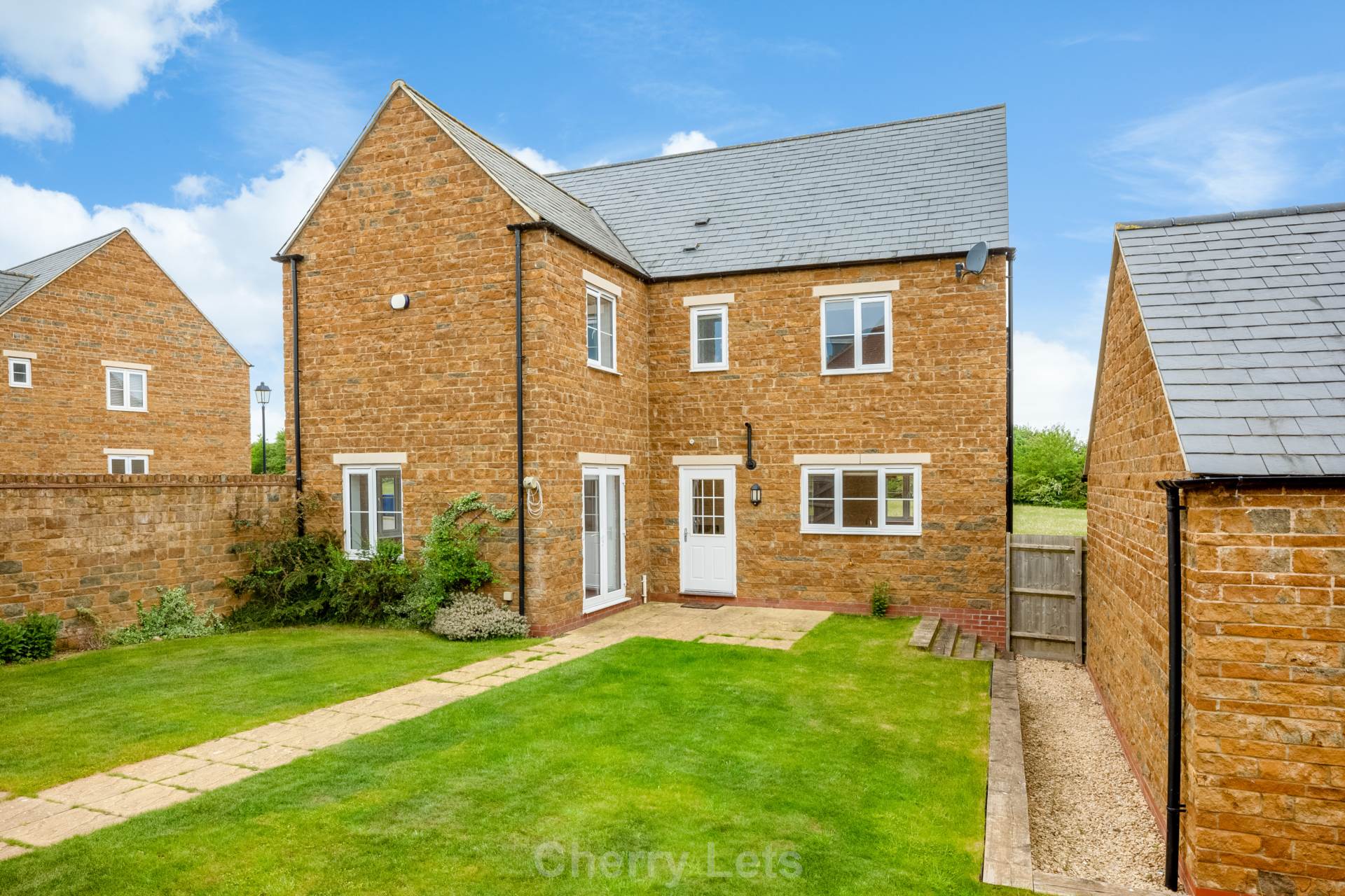 4 bed detached house to rent in The Robins, Banbury  - Property Image 13