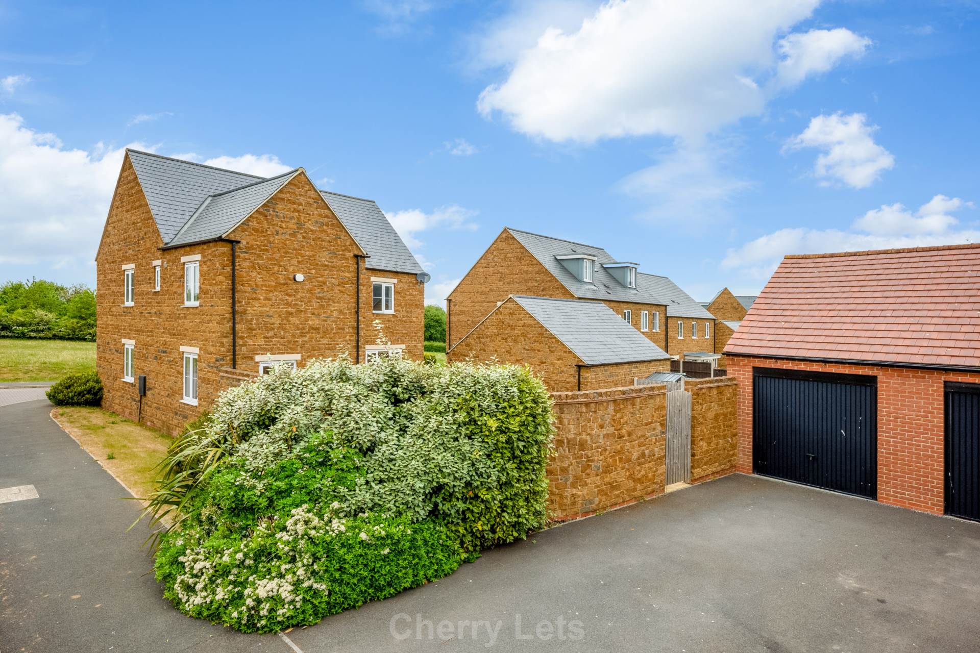 4 bed detached house to rent in The Robins, Banbury  - Property Image 15