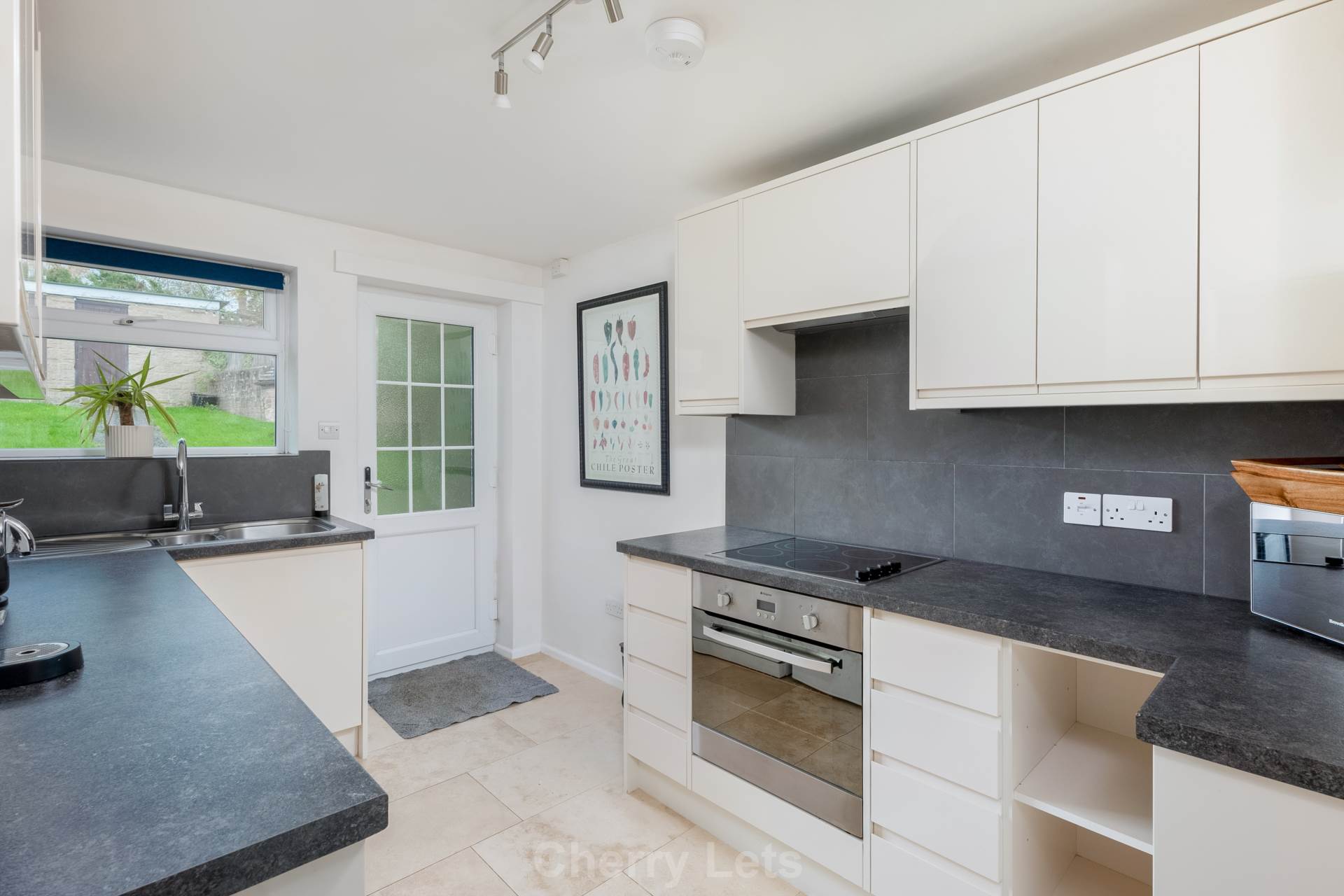 2 bed semi-detached bungalow to rent in Barford St Michael, OX16  - Property Image 4