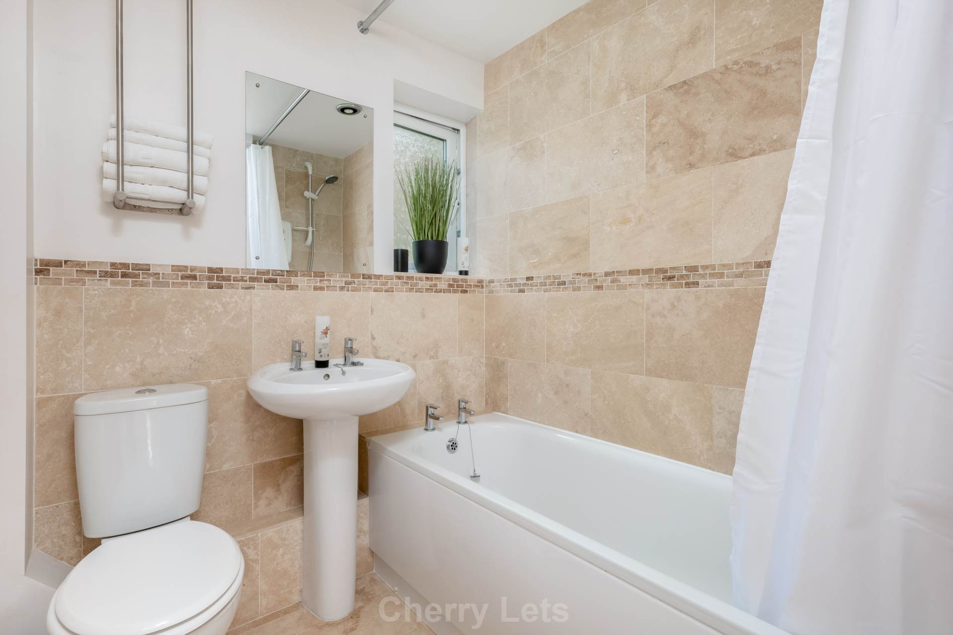 2 bed semi-detached bungalow to rent in Barford St Michael, OX16  - Property Image 6