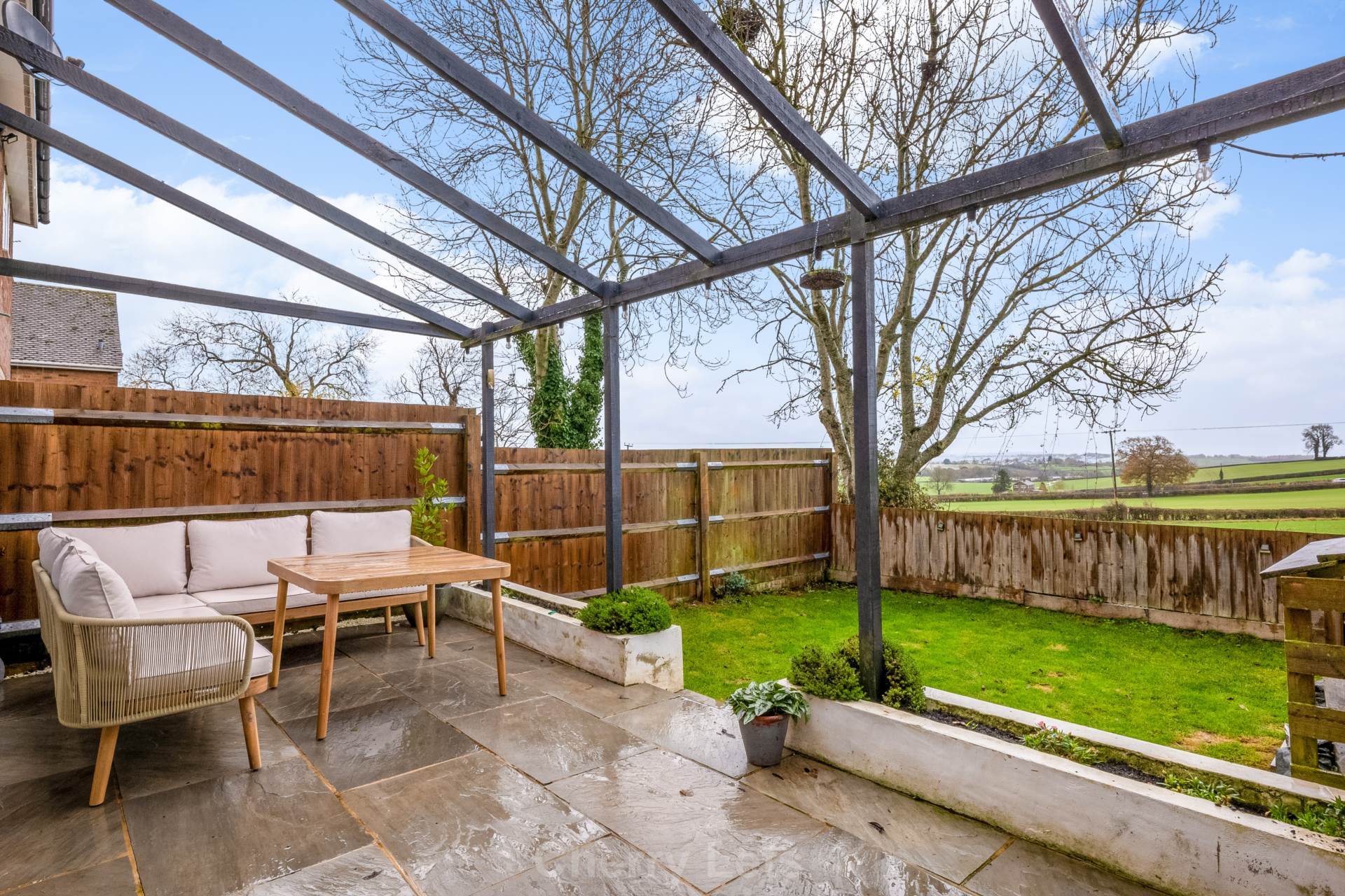 3 bed terraced house to rent in Farnborough, OX17 13