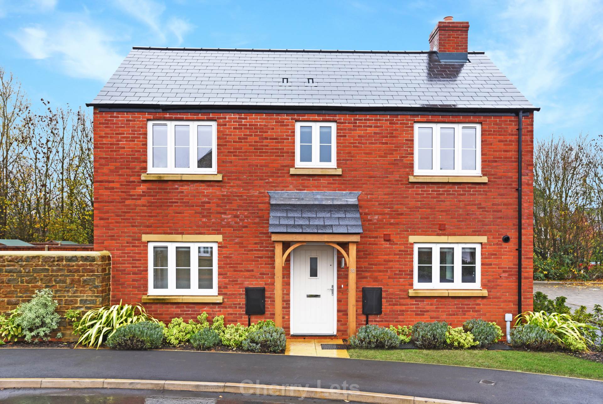 Three bedroom house on tasteful development in the sought after village of Deddington. Spacious modern kitchen/diner with utility area. Good sized sitting room. Downstairs cloakroom. Contemporary family bathroom. Enclosed garden with patio, lawn & shed. 2 parking spaces. EPC B. C/Tax TBC. Gas C/H.