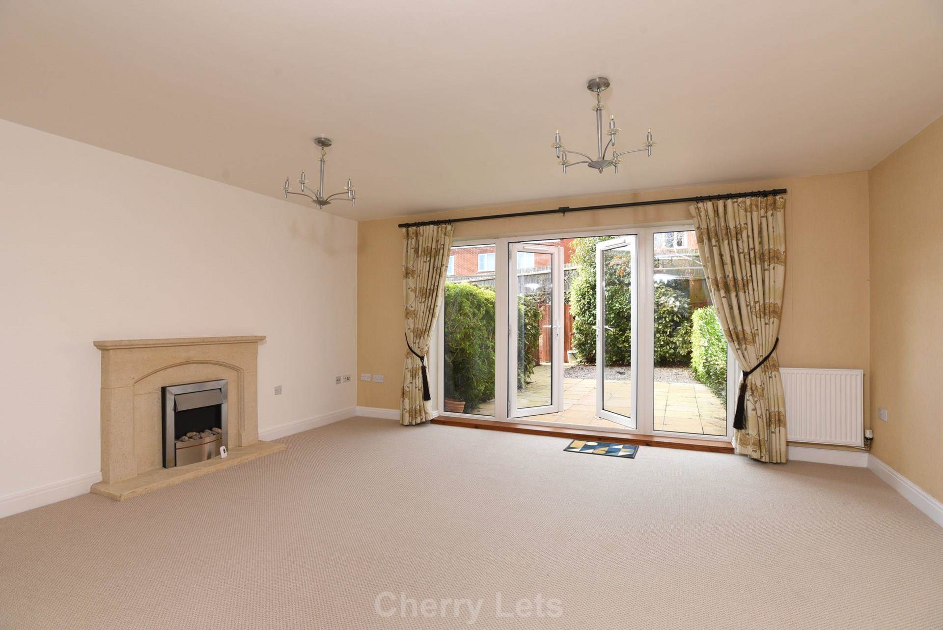 5 bed town house to rent in Saffron Close, Banbury, OX16 2