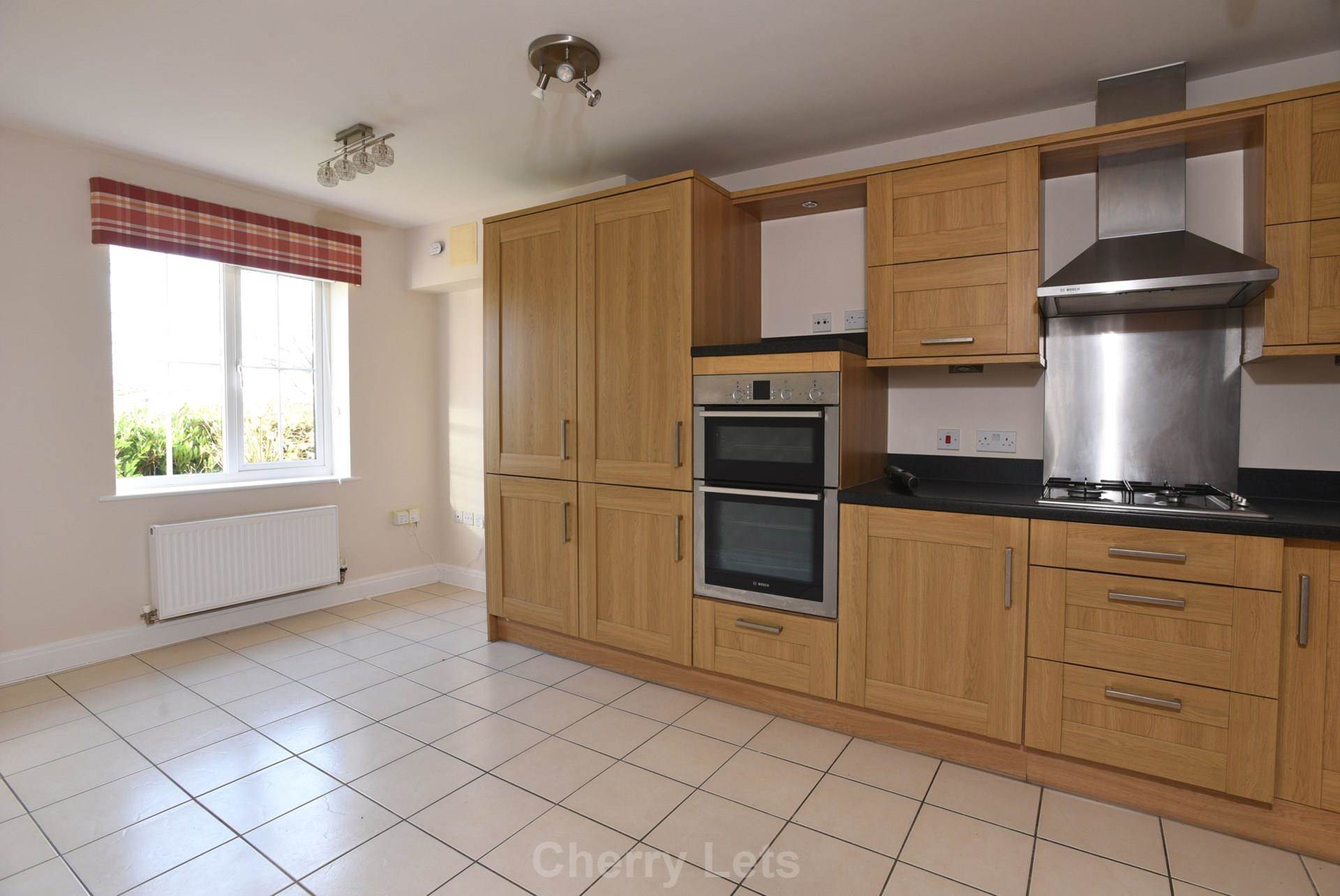5 bed town house to rent in Saffron Close, Banbury, OX16  - Property Image 4