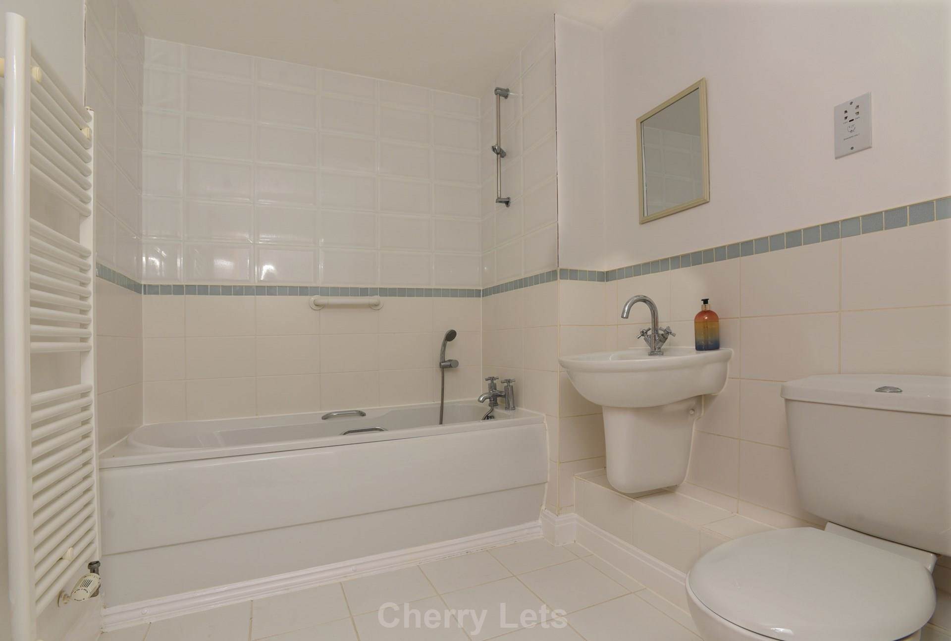 5 bed town house to rent in Saffron Close, Banbury, OX16 9