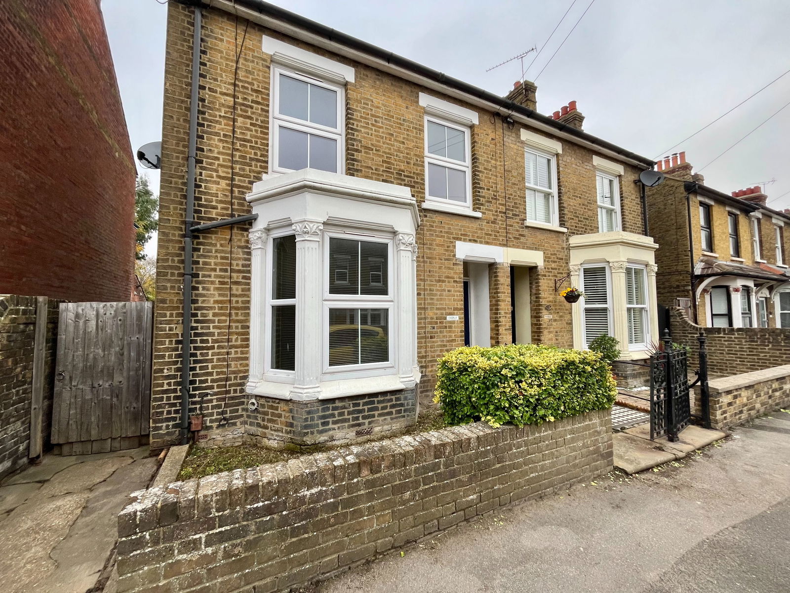 3 bed end of terrace house to rent in Park Road, Sittingbourne, ME10 1ES  - Property Image 1