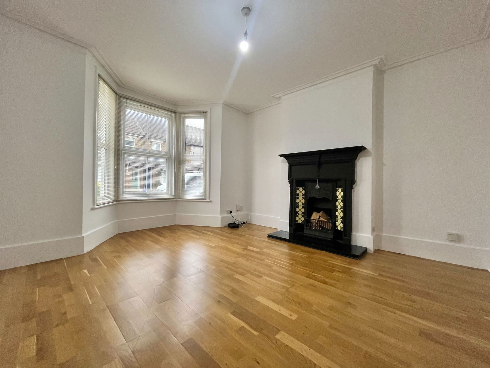 3 bed end of terrace house to rent in Park Road, Sittingbourne, ME10 1ES  - Property Image 2