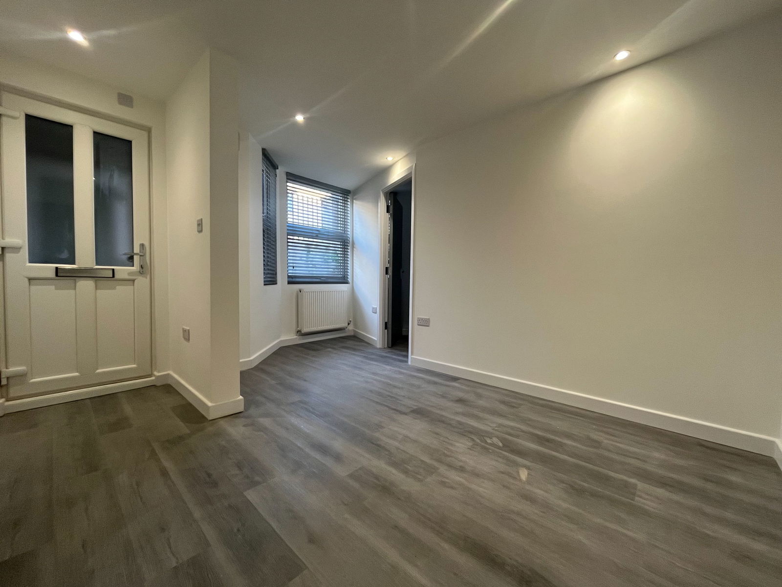 2 bed flat to rent in Darnley Street, Gravesend, DA11 0PJ  - Property Image 1