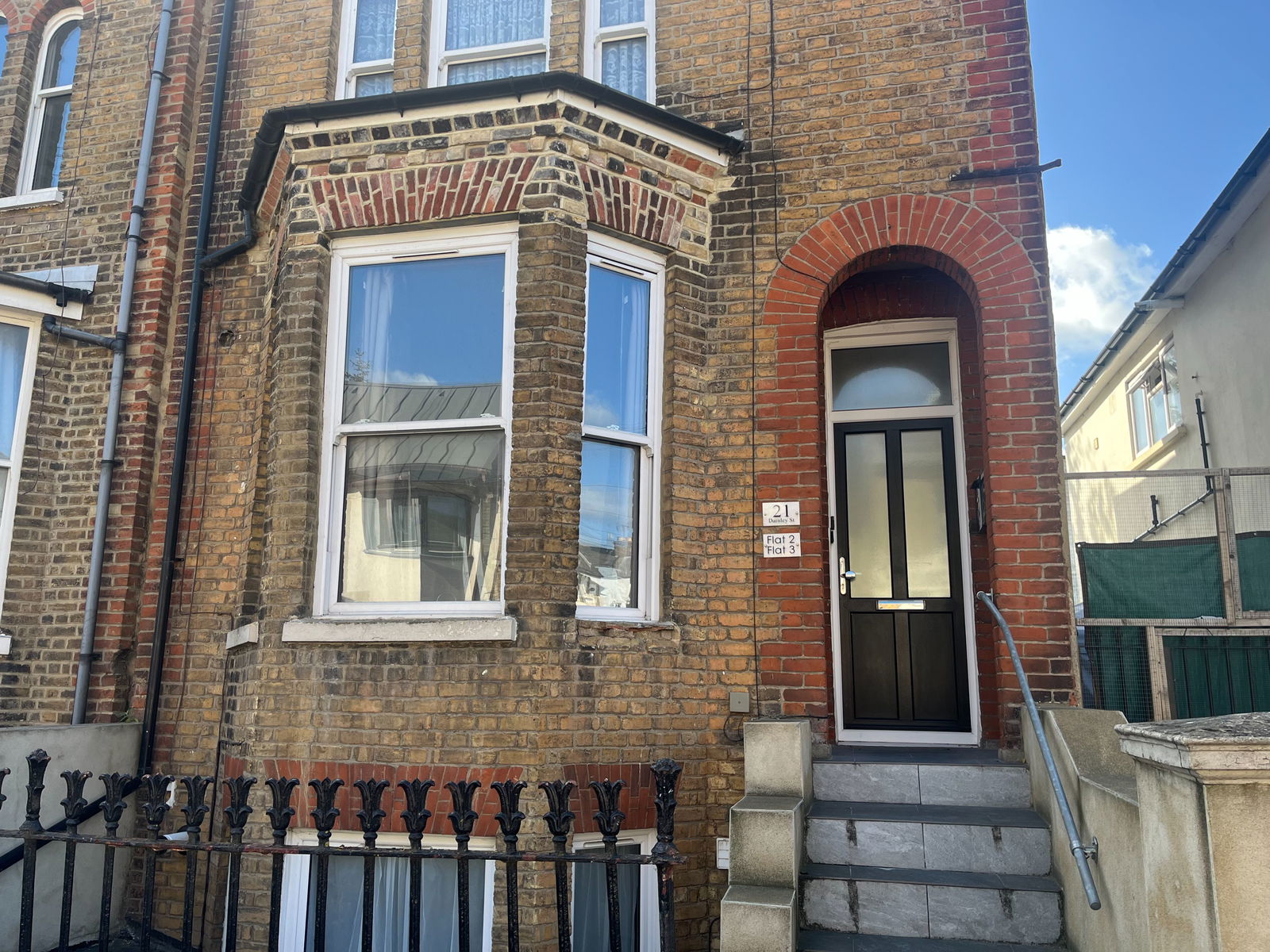 2 bed flat to rent in Darnley Street, Gravesend, DA11 0PJ  - Property Image 1