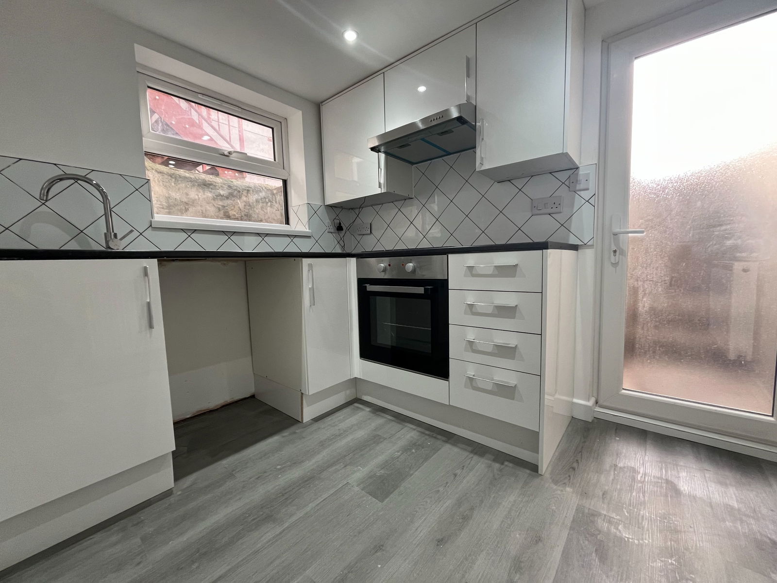 2 bed flat to rent in Darnley Street, Gravesend, DA11 0PJ 2