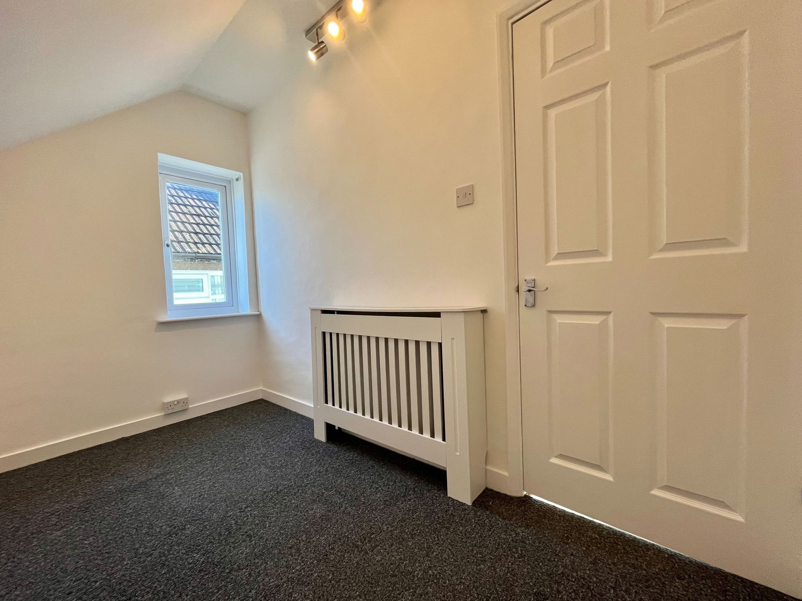 3 bed semi-detached house to rent in Cedar Road, Rochester, ME2 2JR 11