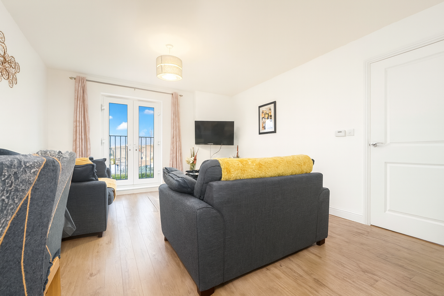 1 bed flat to rent in Vellum Drive, Sittingbourne, ME10 5AW  - Property Image 2