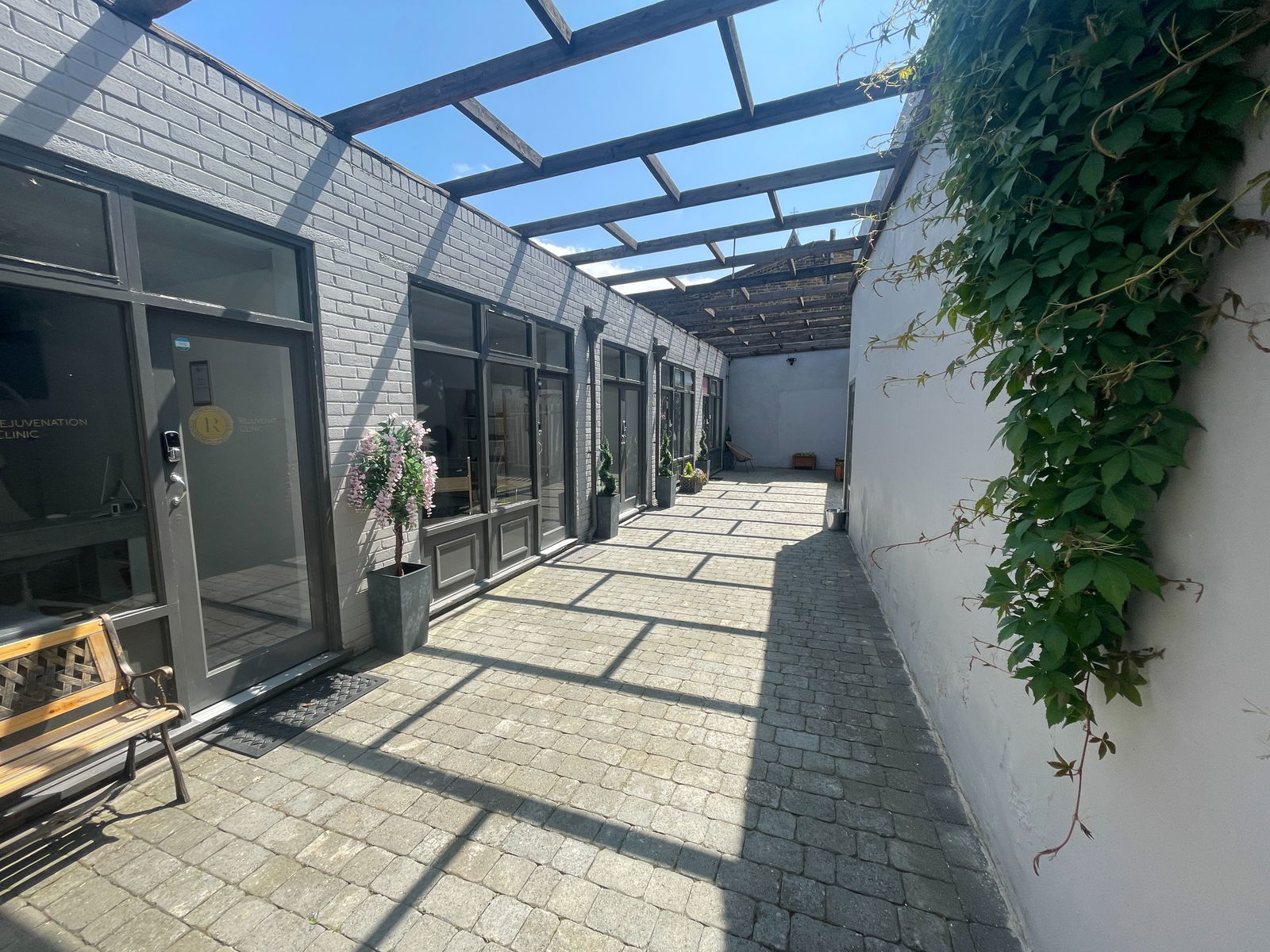 Retail property (high street) to rent in Queen Street, Gravesend, DA12 2EE  - Property Image 2