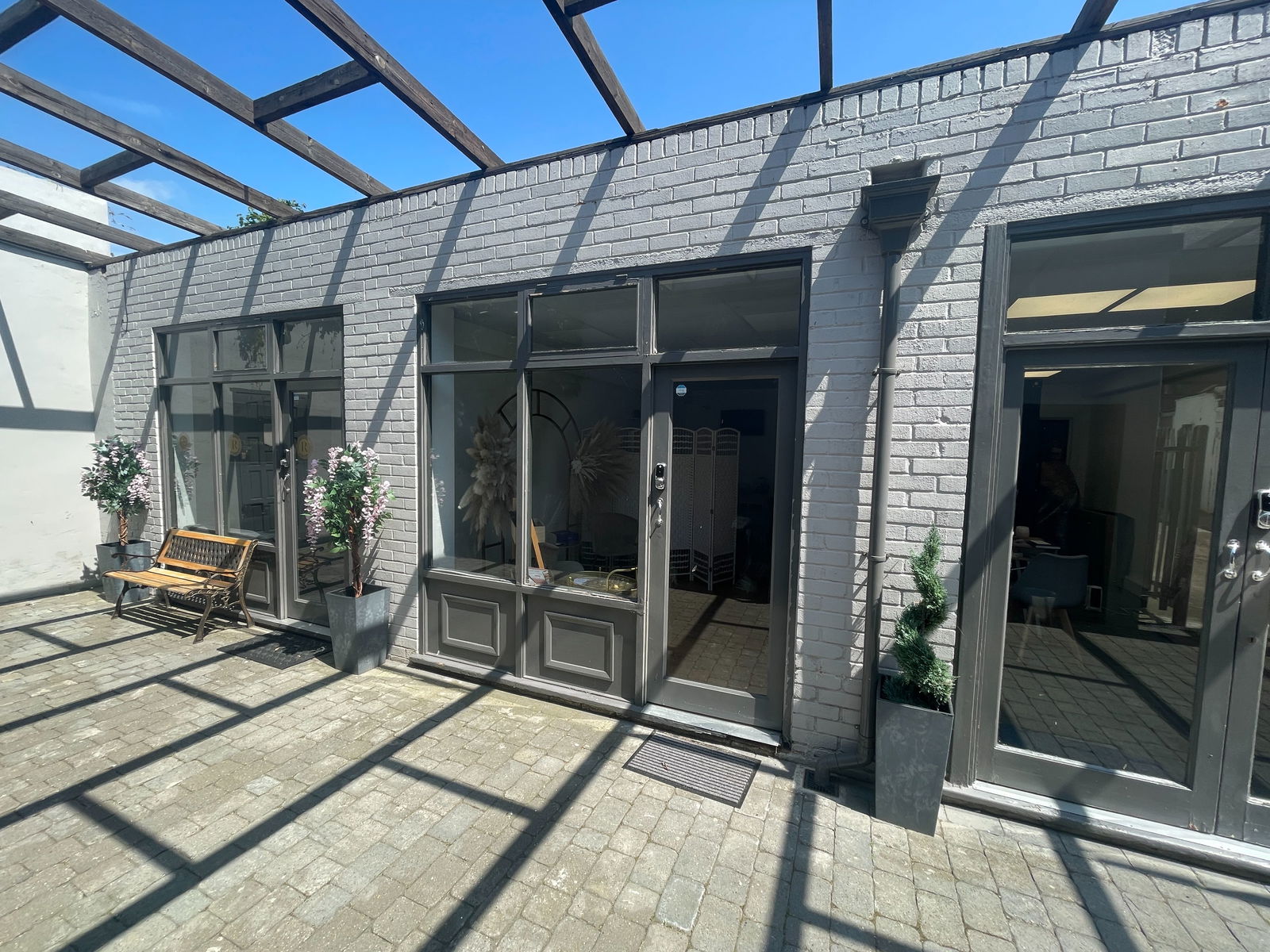 Retail property (high street) to rent in Queen Street, Gravesend, DA12 2EE  - Property Image 1