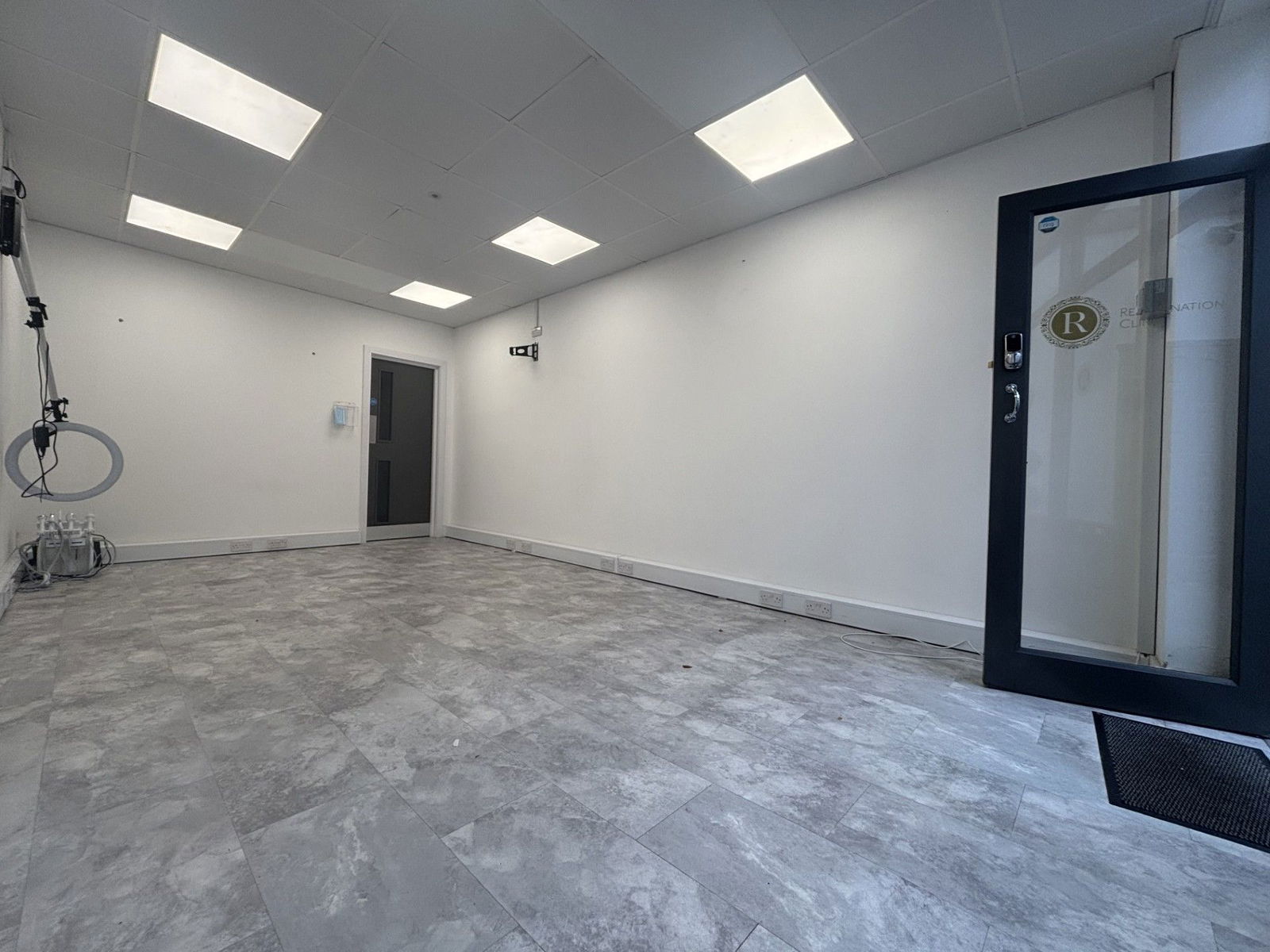 Retail property (high street) to rent in Queen Street, Gravesend, DA12 2EE  - Property Image 3