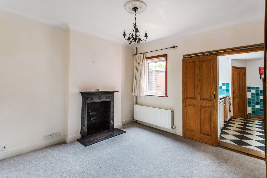 3 bed terraced house to rent in Station Terrace,  Dorking, RH4 1