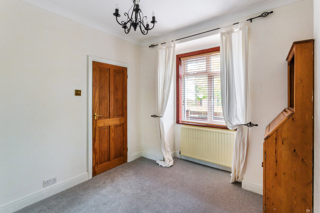 3 bed terraced house to rent in Station Terrace,  Dorking, RH4 4