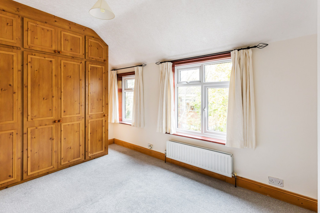3 bed terraced house to rent in Station Terrace,  Dorking, RH4 7