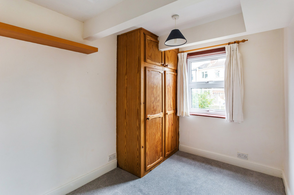 3 bed terraced house to rent in Station Terrace,  Dorking, RH4 8