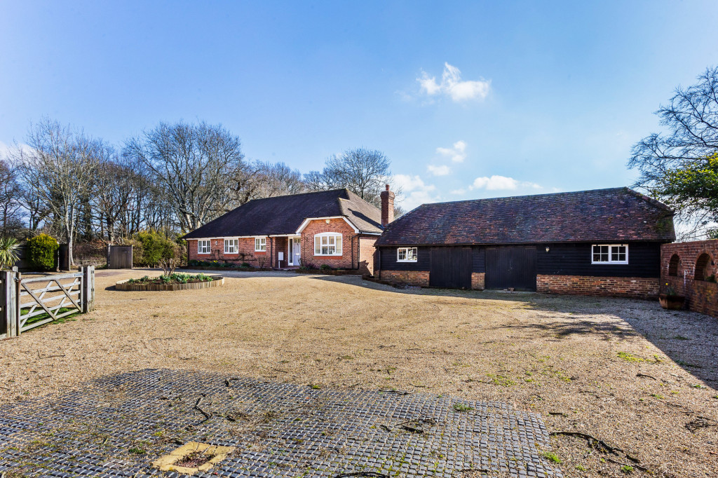 Freshly decorated and ready to move into - this stylish chalet style home offers country living with flexible accommodation over 2 floors with a separate self-contained annex, workshop and storage area. There is the option to rent 6 acres of grazing, under a separate agreement.