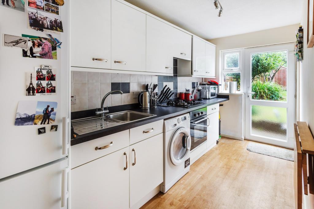 1 bed maisonette to rent in Markham Road,  Dorking, RH5  - Property Image 2