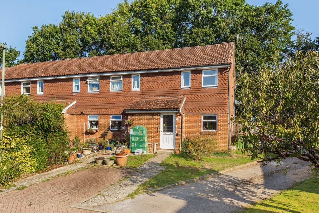 2 bed terraced house for sale in  Nursery Close,  Dorking, RH5 - Property Image 1
