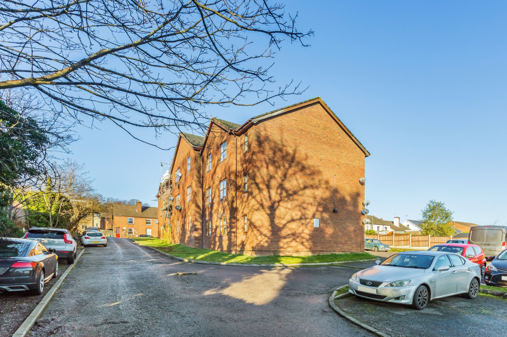 1 bed flat for sale in 29 Wilton Road,  Redhill, RH1 - Property Image 1
