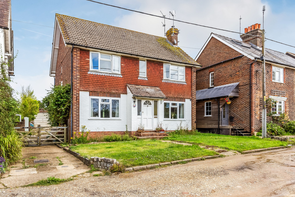 Discover the perfect blend of rural charm and modern convenience with this 2-bedroom ground floor maisonette in Forest Green, Dorking. Unwind in your private garden, entertain in the spacious living area, and enjoy easy access to essential amenities.
