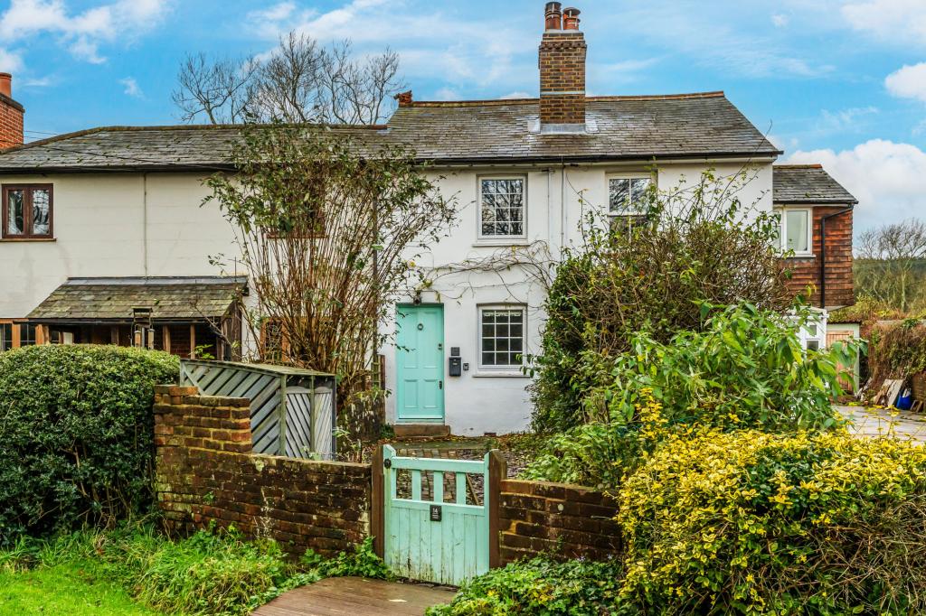 Charming 2-Bedroom Terraced Cottage in Dorking with Stunning Views. Nestled in the heart of Dorking, this delightful 2-bedroom terraced character cottage offers a peaceful and picturesque setting, overlooking the enchanting Redlands Woods.