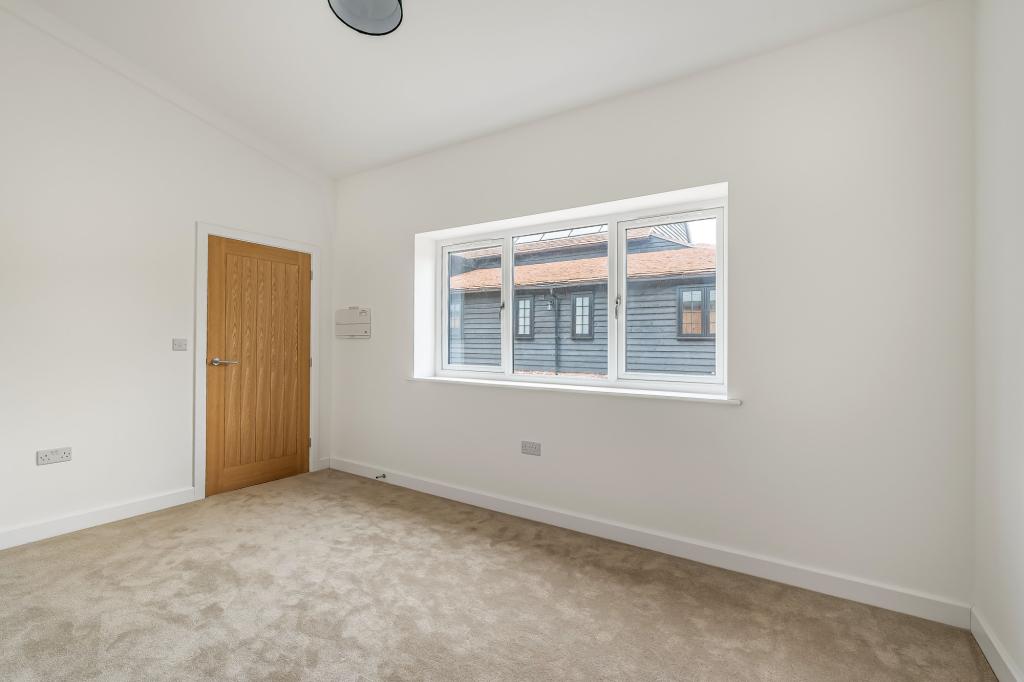 3 bed end of terrace house for sale in Kites Barn Lower Duxhurst Farm,  Reigate, RH2  - Property Image 7