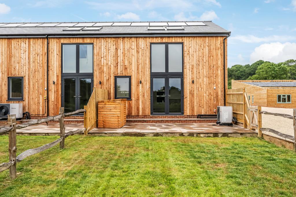 3 bed end of terrace house for sale in Kites Barn Lower Duxhurst Farm,  Reigate, RH2  - Property Image 11