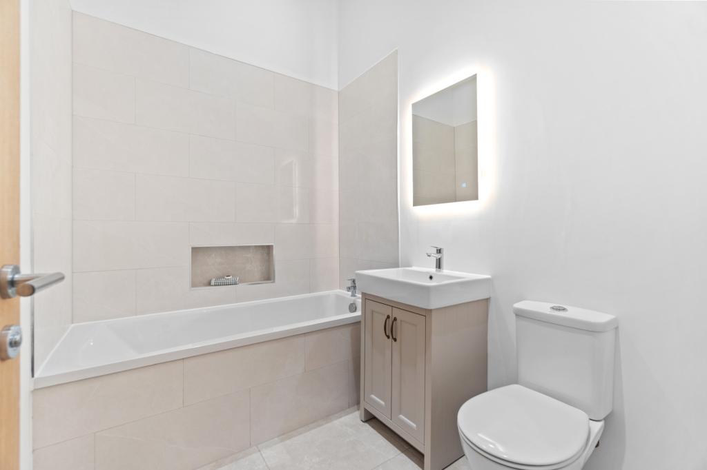 3 bed terraced house for sale in Fox Barn Lower Duxhurst Farm, Reigate Road, Reigate, RH2  - Property Image 9
