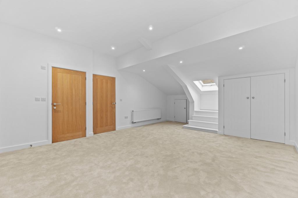 3 bed terraced house for sale in Fox Barn Lower Duxhurst Farm, Reigate Road, Reigate, RH2  - Property Image 10