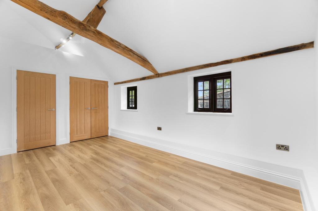 4 bed barn conversion for sale in Williams Barn Lower Duxhurst Farm, Reigate Road, Reigate, RH2  - Property Image 7