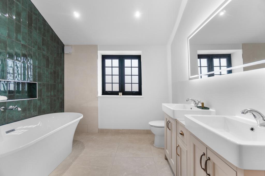 4 bed barn conversion for sale in Williams Barn Lower Duxhurst Farm, Reigate Road, Reigate, RH2  - Property Image 10
