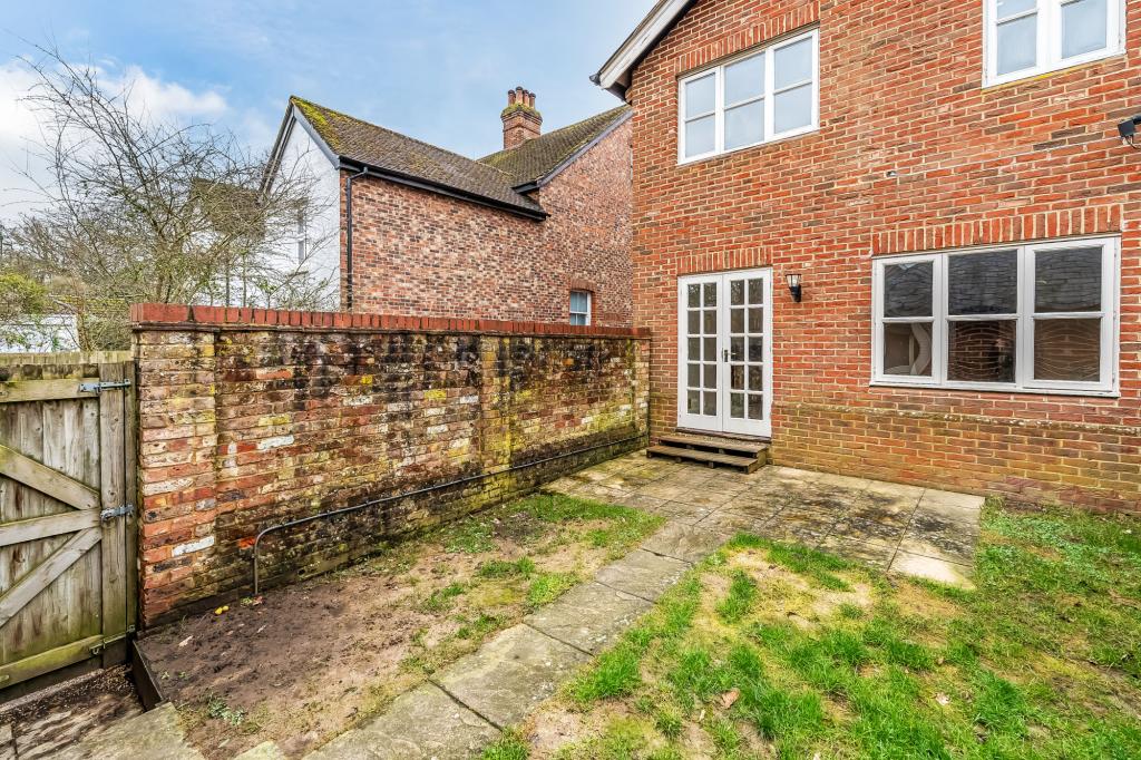 4 bed semi-detached house to rent in Village Street, Newdigate, Dorking, RH5 9