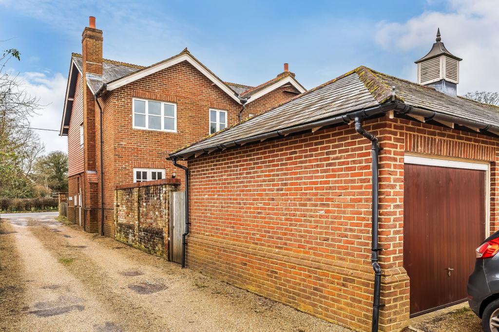 4 bed semi-detached house to rent in Village Street, Newdigate, Dorking, RH5 10