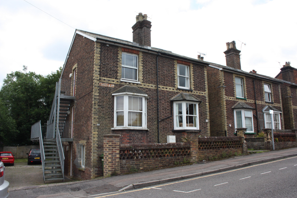 1 bed flat to rent in 44 Lincoln Road  Lincoln Road,  Dorking, RH4 - Property Image 1