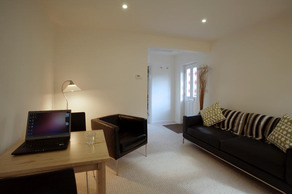 1 bed flat to rent in 44 Lincoln Road  Lincoln Road,  Dorking, RH4  - Property Image 2