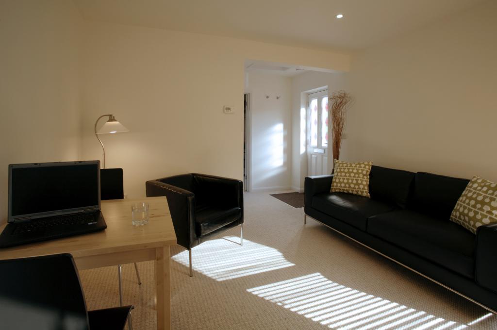 1 bed flat to rent in Lincoln Road, Dorking  - Property Image 3