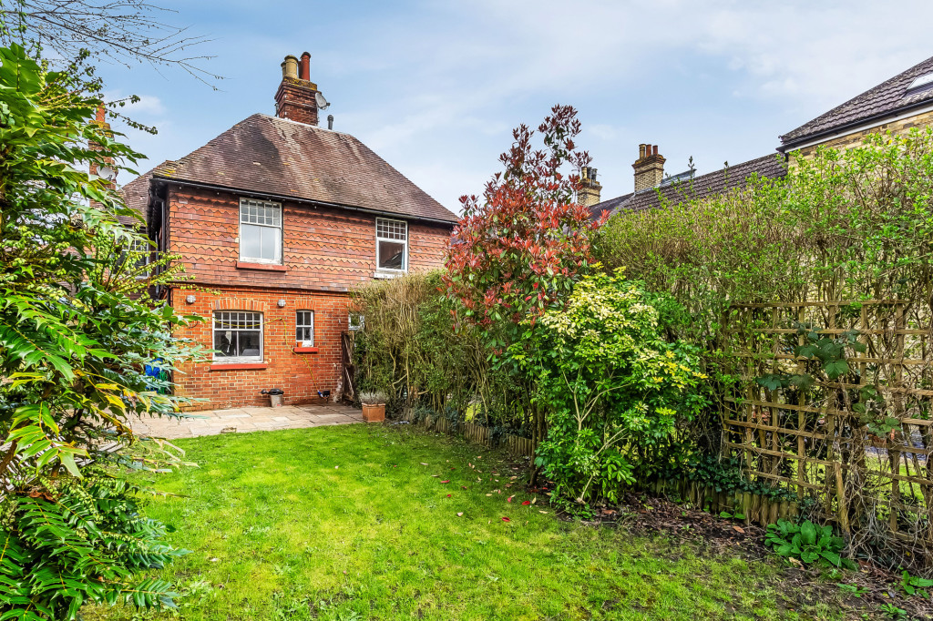 3 bed semi-detached house to rent in Lincoln Road,  Dorking, RH4  - Property Image 11