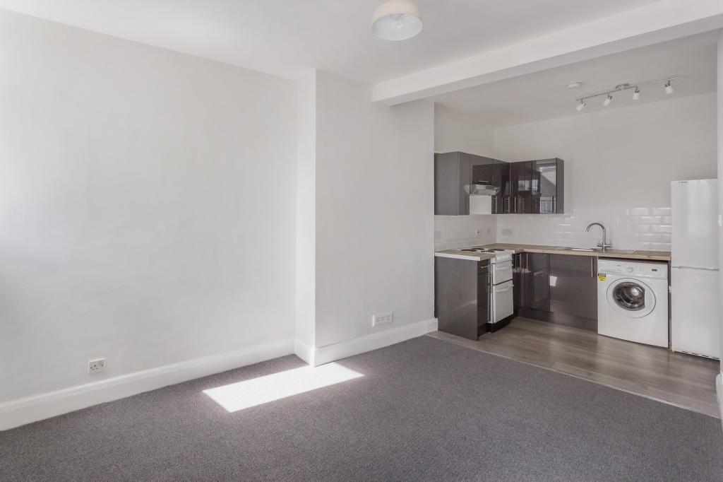 1 bed flat to rent in Galsworthy House High Street,  Dorking, RH4  - Property Image 4