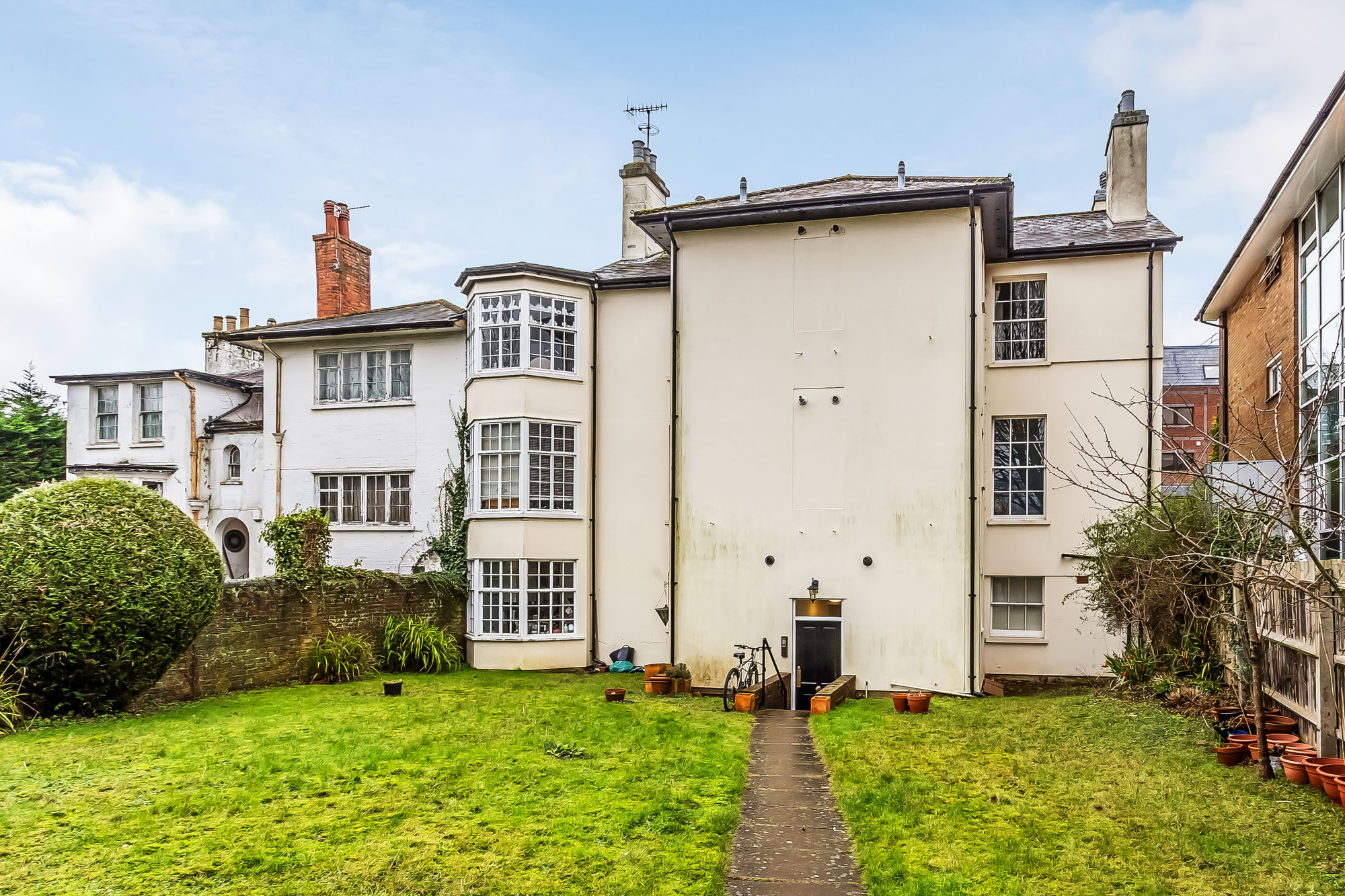 1 bed flat to rent in Sunningdale London Road,  Reigate, RH2 1