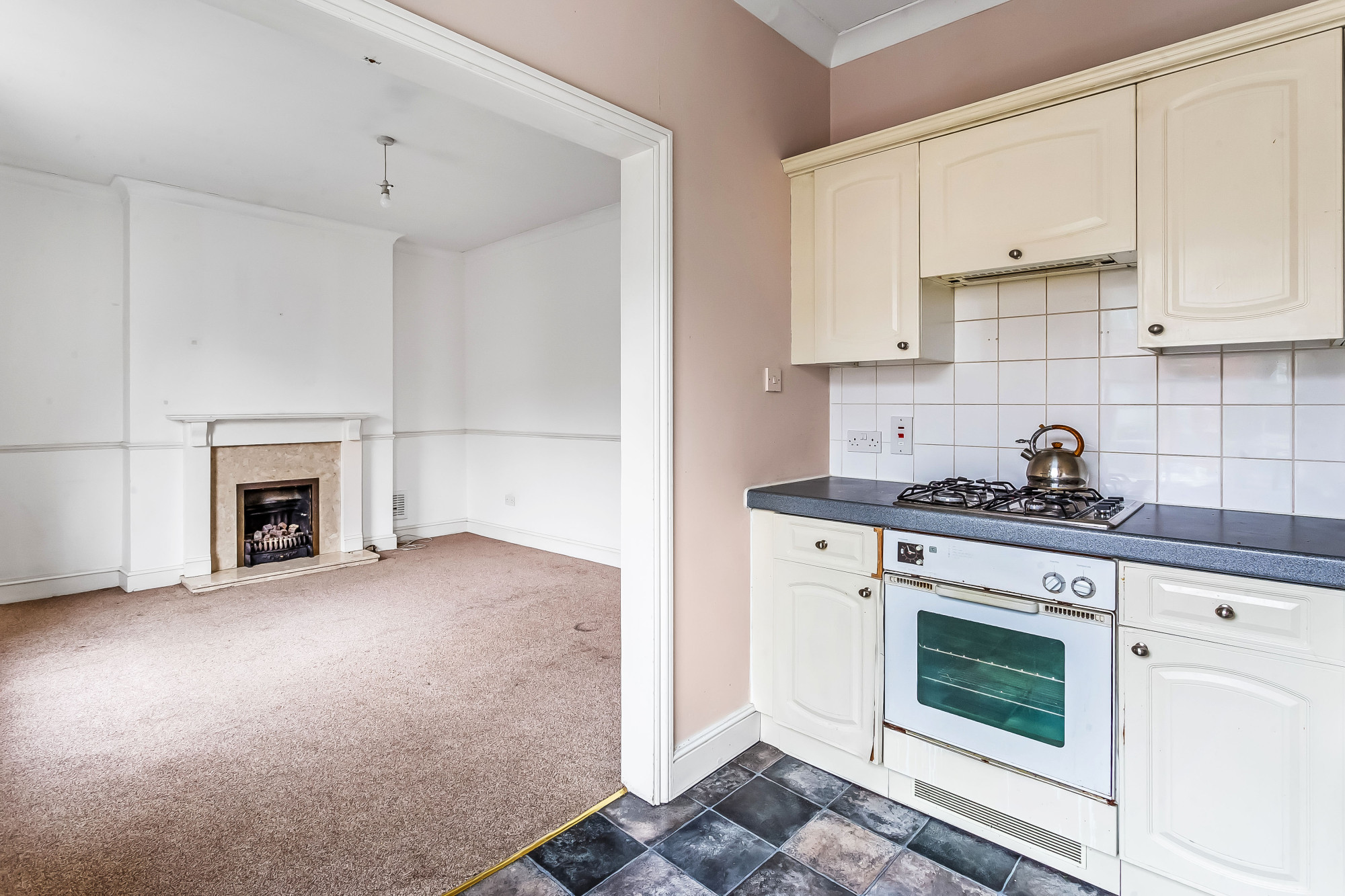 1 bed flat to rent in Sunningdale London Road,  Reigate, RH2  - Property Image 3