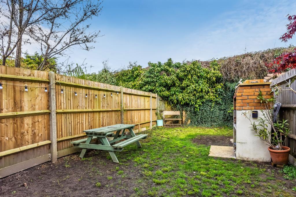 3 bed character property to rent in Grosvenor Mews, Prices Lane,, Reigate, RH2 10