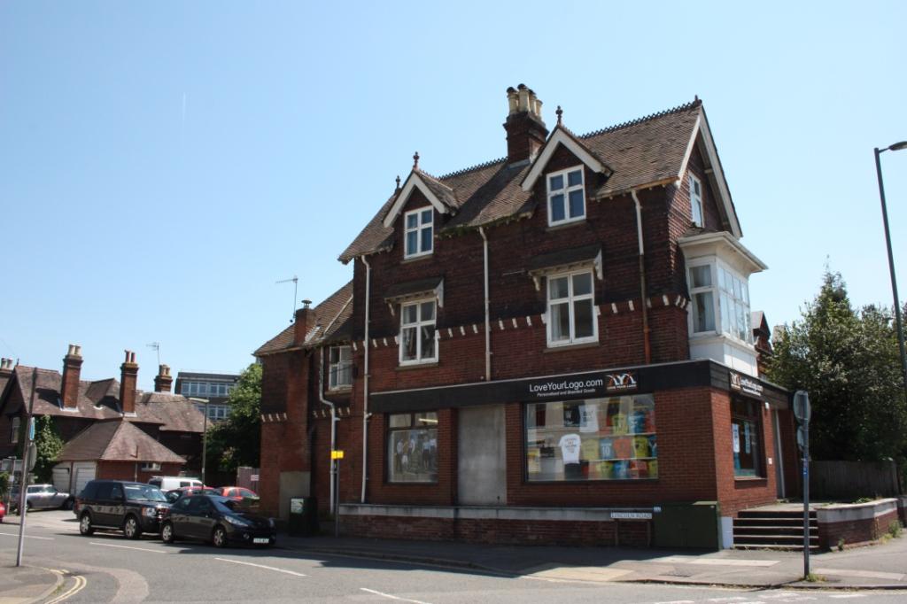 3 bed flat to rent in Ashcombe House  London Road,  Dorking, RH4