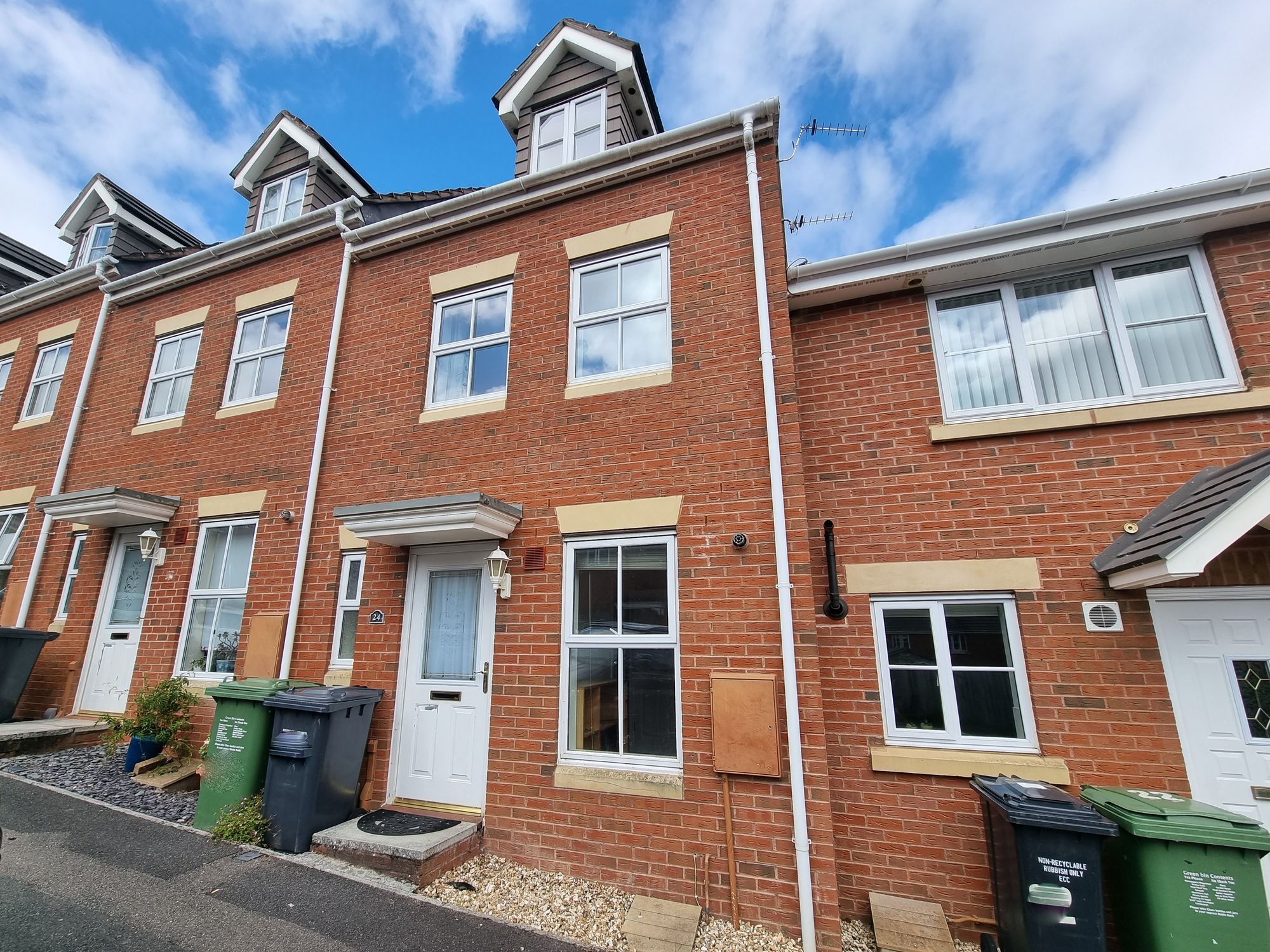 3 bed terraced house to rent in Lavender Road, Exeter  - Property Image 1