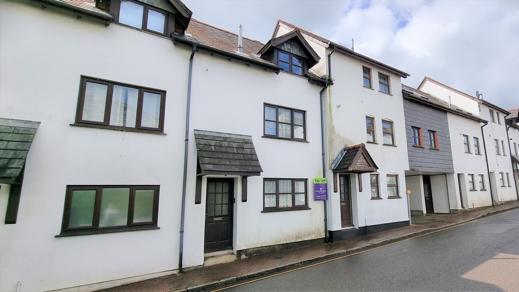 3 bed terraced house to rent in Exeter Court, Launceston 0