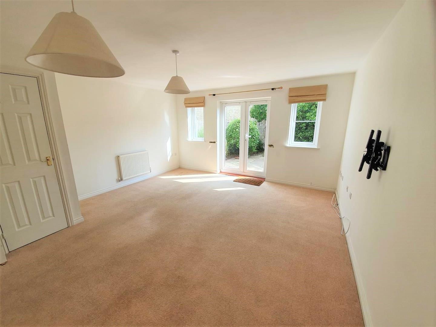 4 bed terraced house to rent in Manor Way, Devon  - Property Image 2